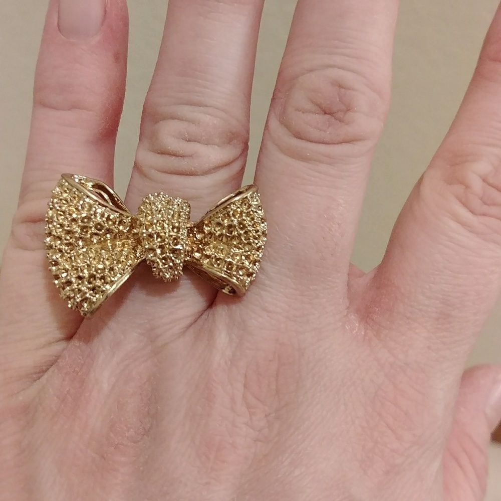 Fun bow ring gold tone, adjustable